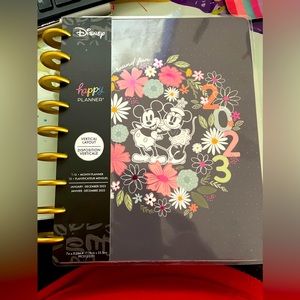 2023 Disney Mickey Mouse & Minnie Mouse Happy Planner Classic Vertical Layout
